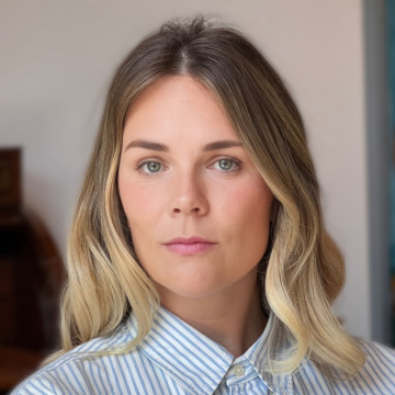 Caro Claire Burke