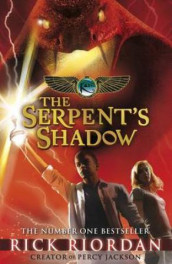 The serpent's shadow av Rick Riordan (Heftet)