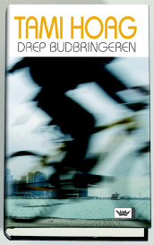 Drep budbringeren av Tami Hoag (Innbundet)